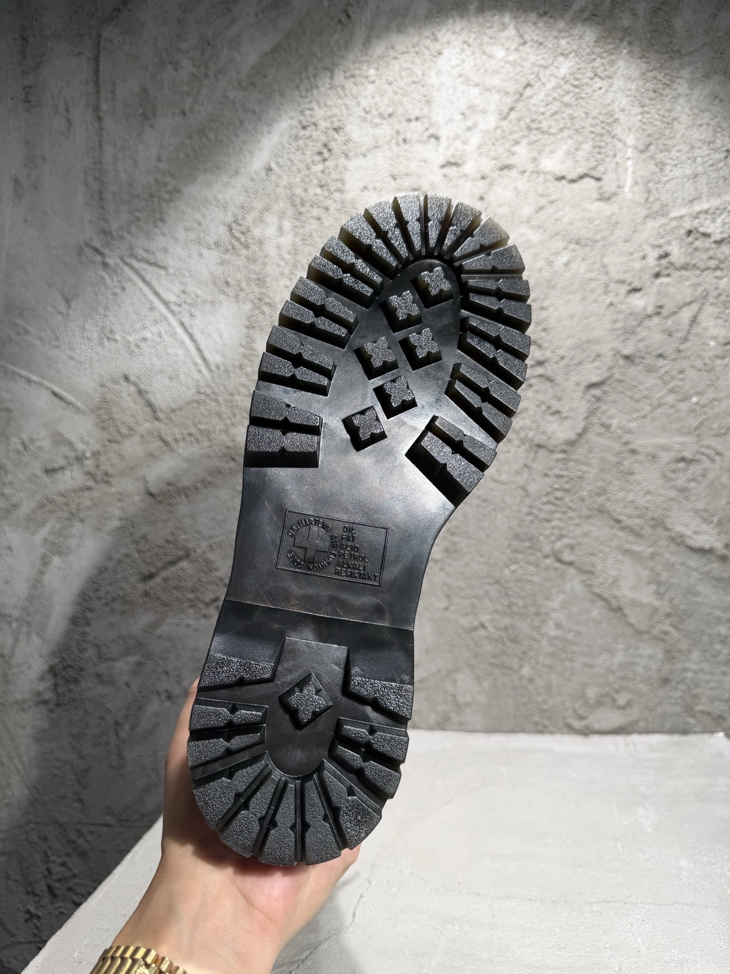 OOBB--Ow59s DM02E68139001-09  DW02E68139001-09 Ow59s x Dr.Martin Calfskin cowhide item:F-X409B0223B